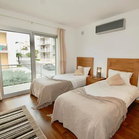 Whale - With Wi-fi And Heated Pool Apartment