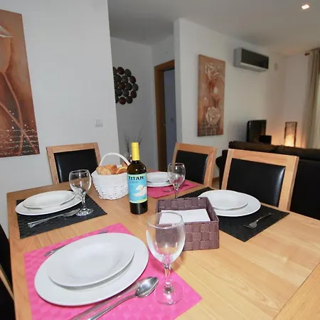 Whale - With Wi-fi And Heated Pool Apartment